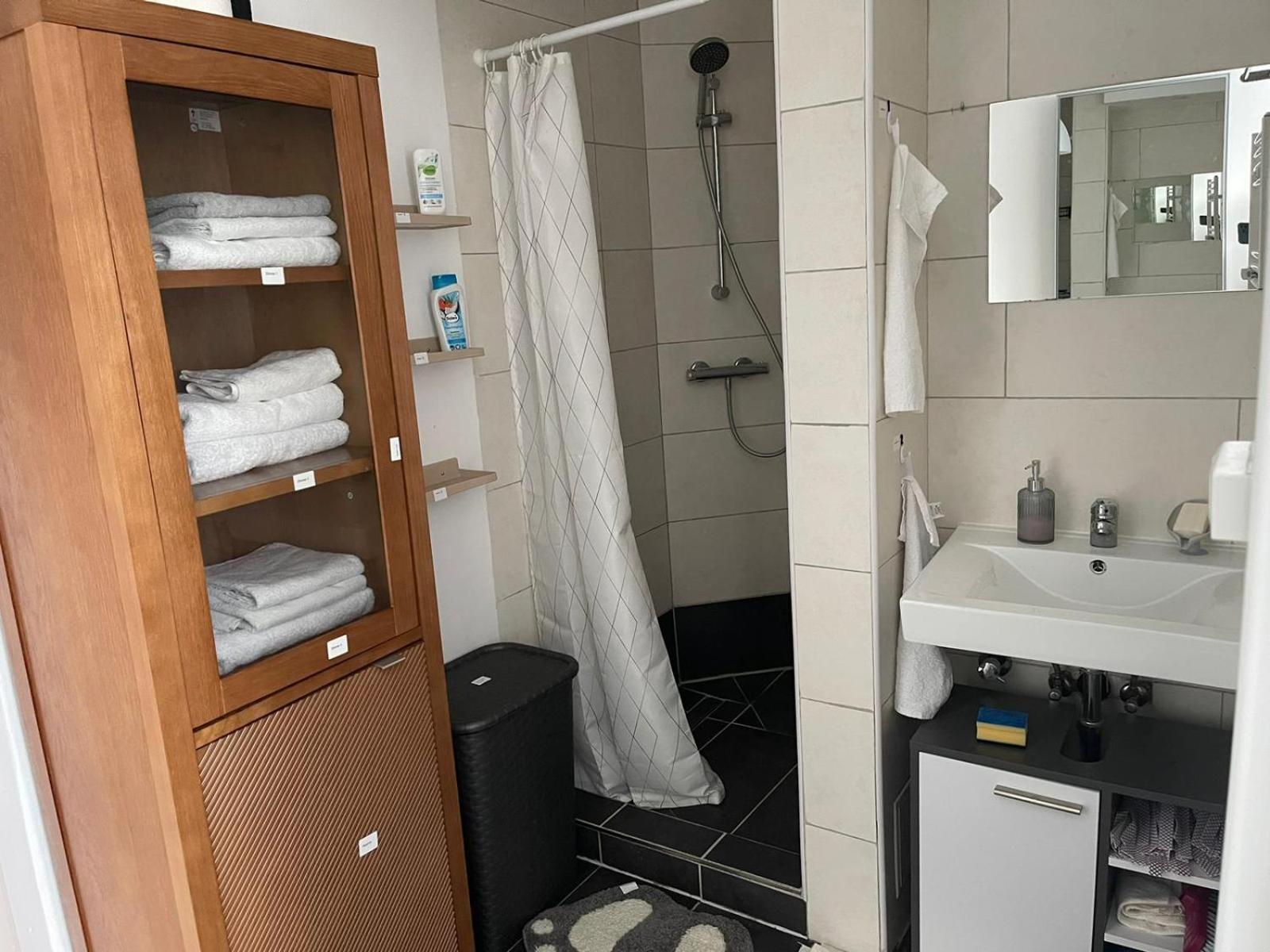 Geraeumige 3-Zimmer-Ferienwohnung Im Herzen Von Kassel Eksteriør billede