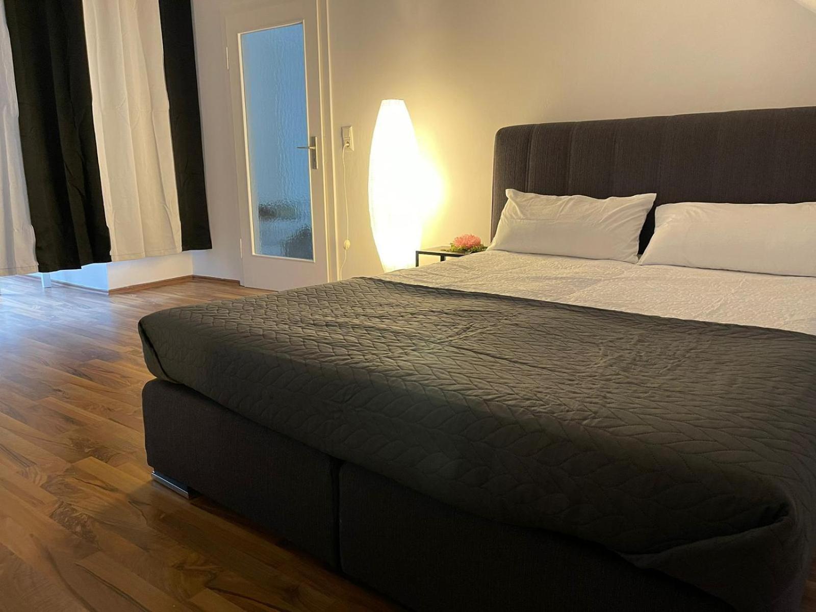 Geraeumige 3-Zimmer-Ferienwohnung Im Herzen Von Kassel Eksteriør billede