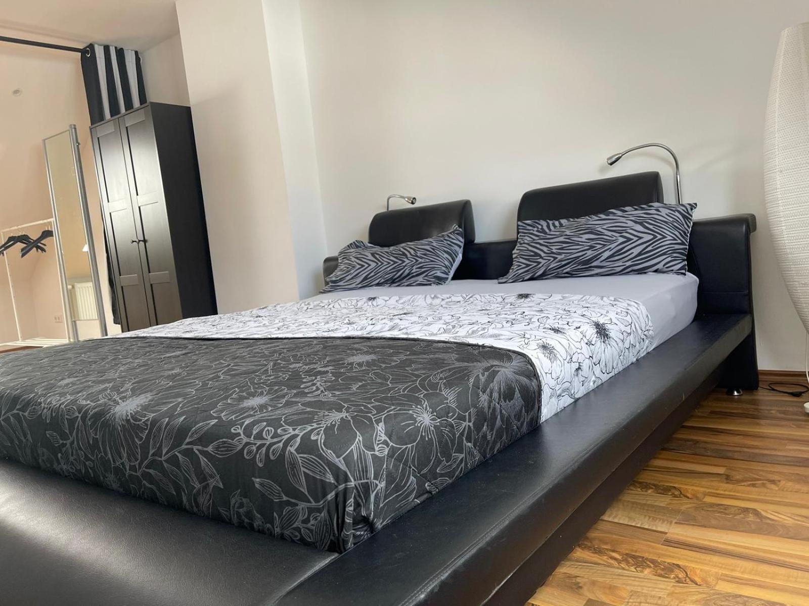Geraeumige 3-Zimmer-Ferienwohnung Im Herzen Von Kassel Eksteriør billede