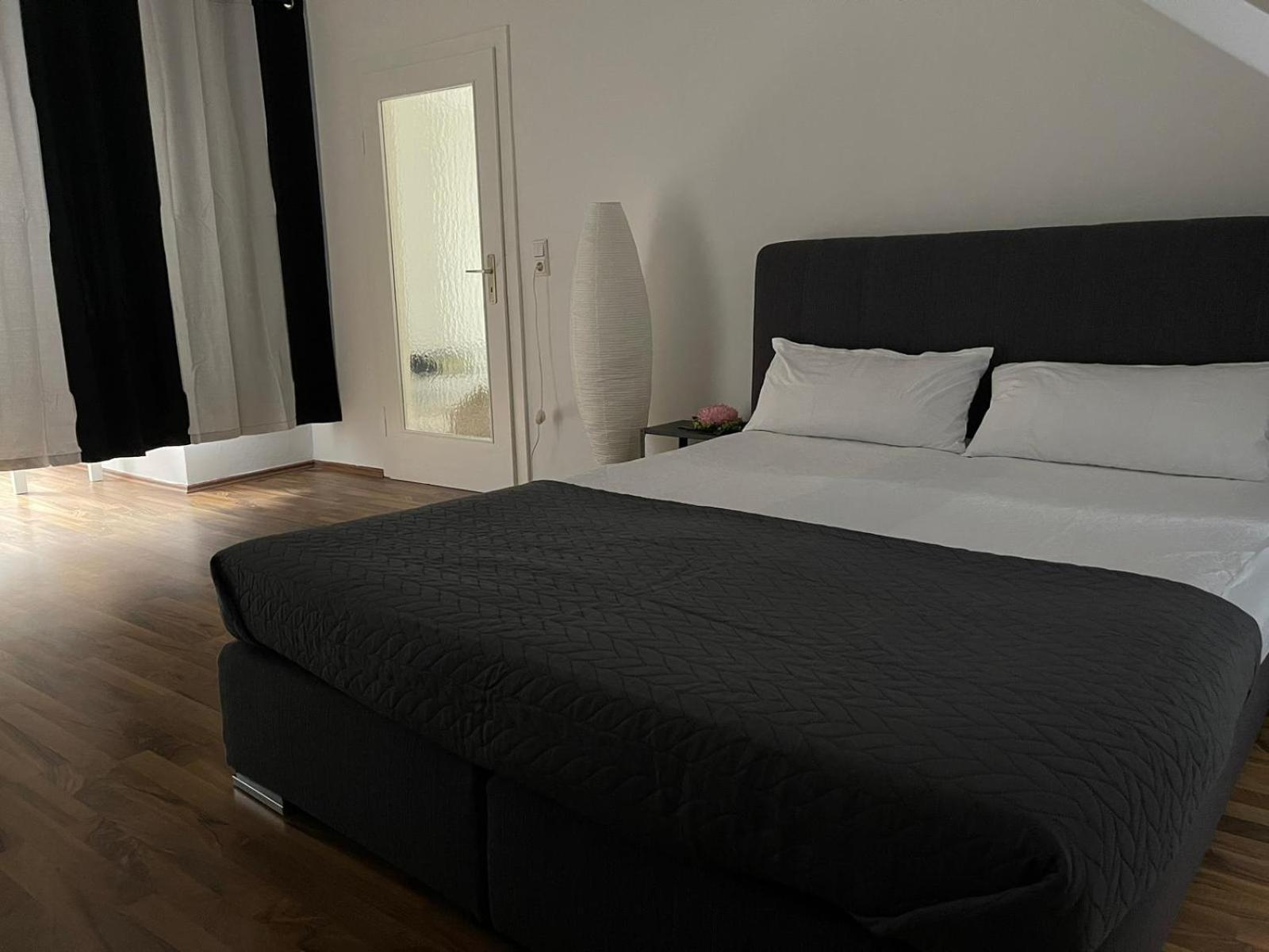 Geraeumige 3-Zimmer-Ferienwohnung Im Herzen Von Kassel Eksteriør billede