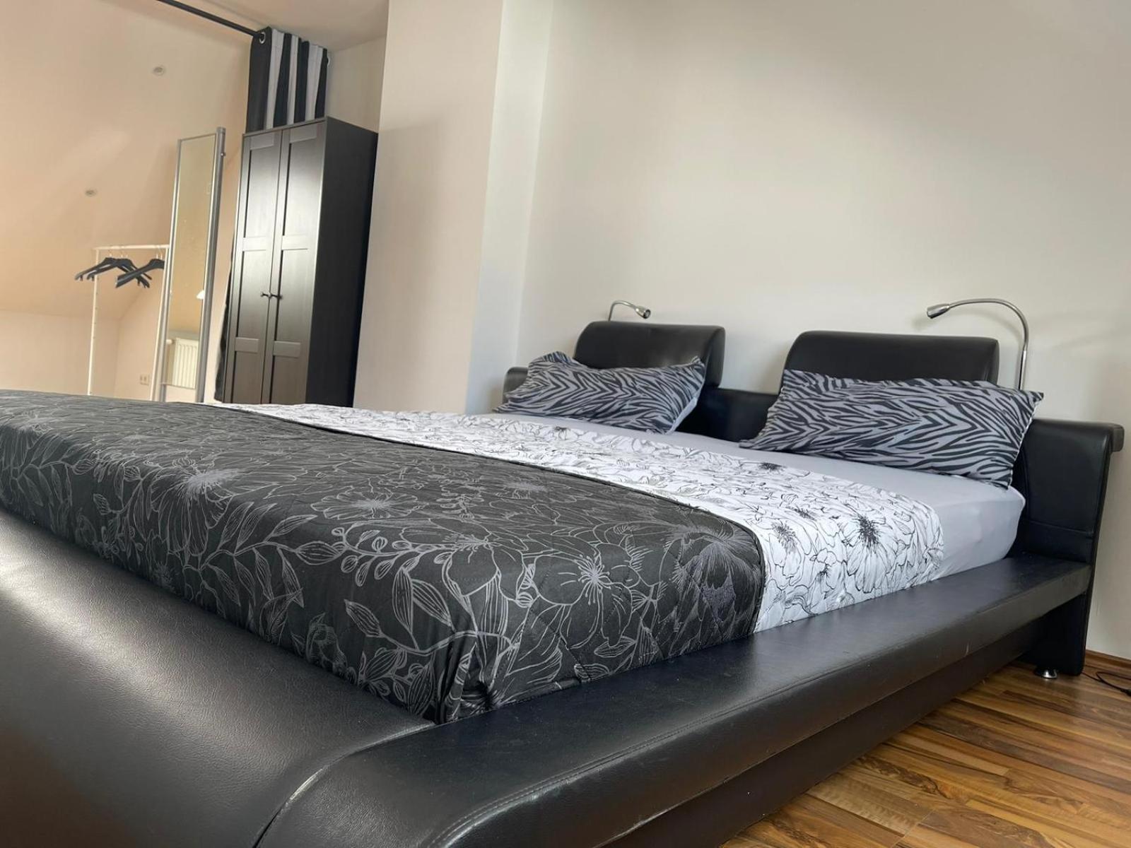 Geraeumige 3-Zimmer-Ferienwohnung Im Herzen Von Kassel Eksteriør billede