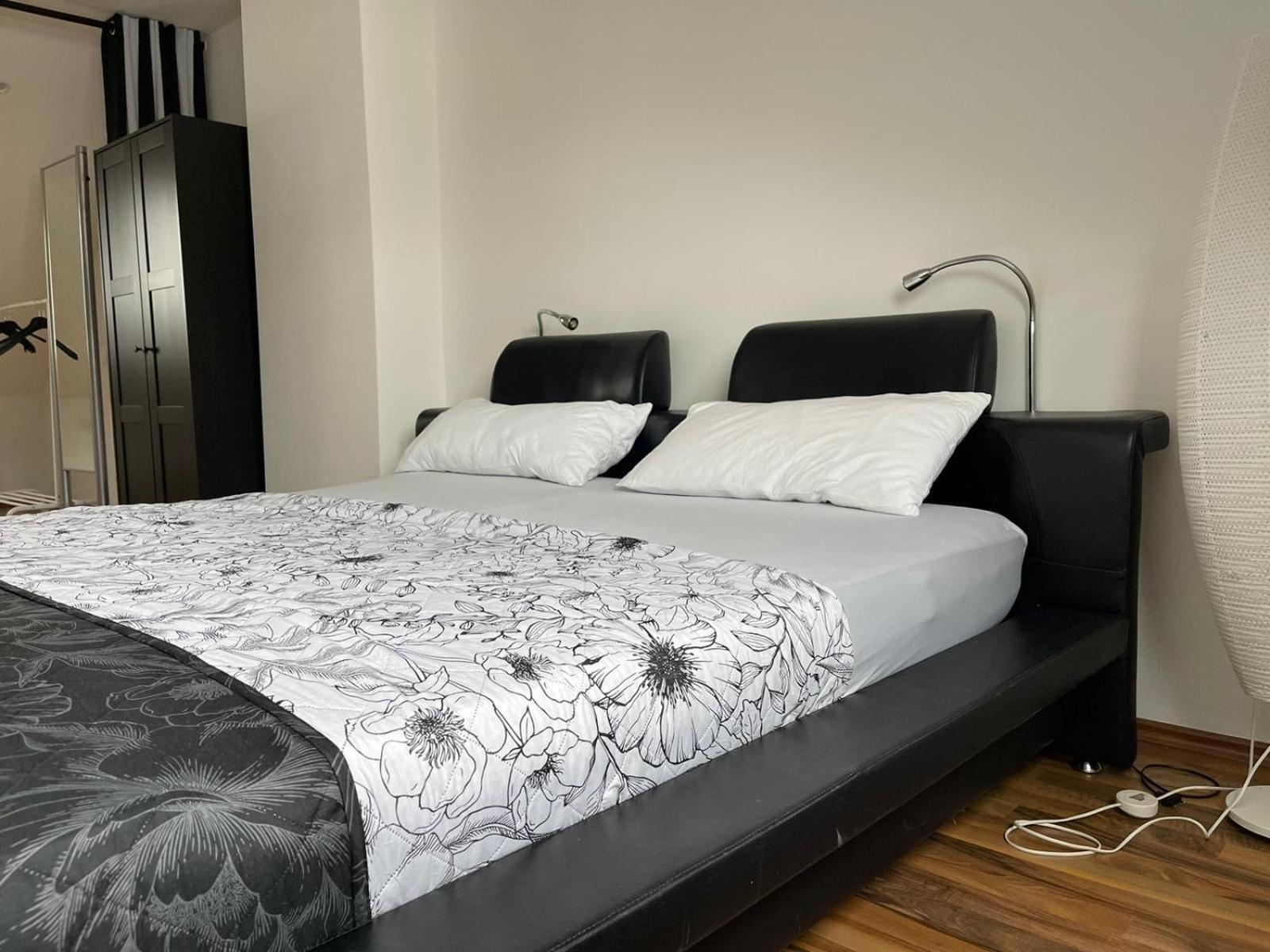 Geraeumige 3-Zimmer-Ferienwohnung Im Herzen Von Kassel Eksteriør billede