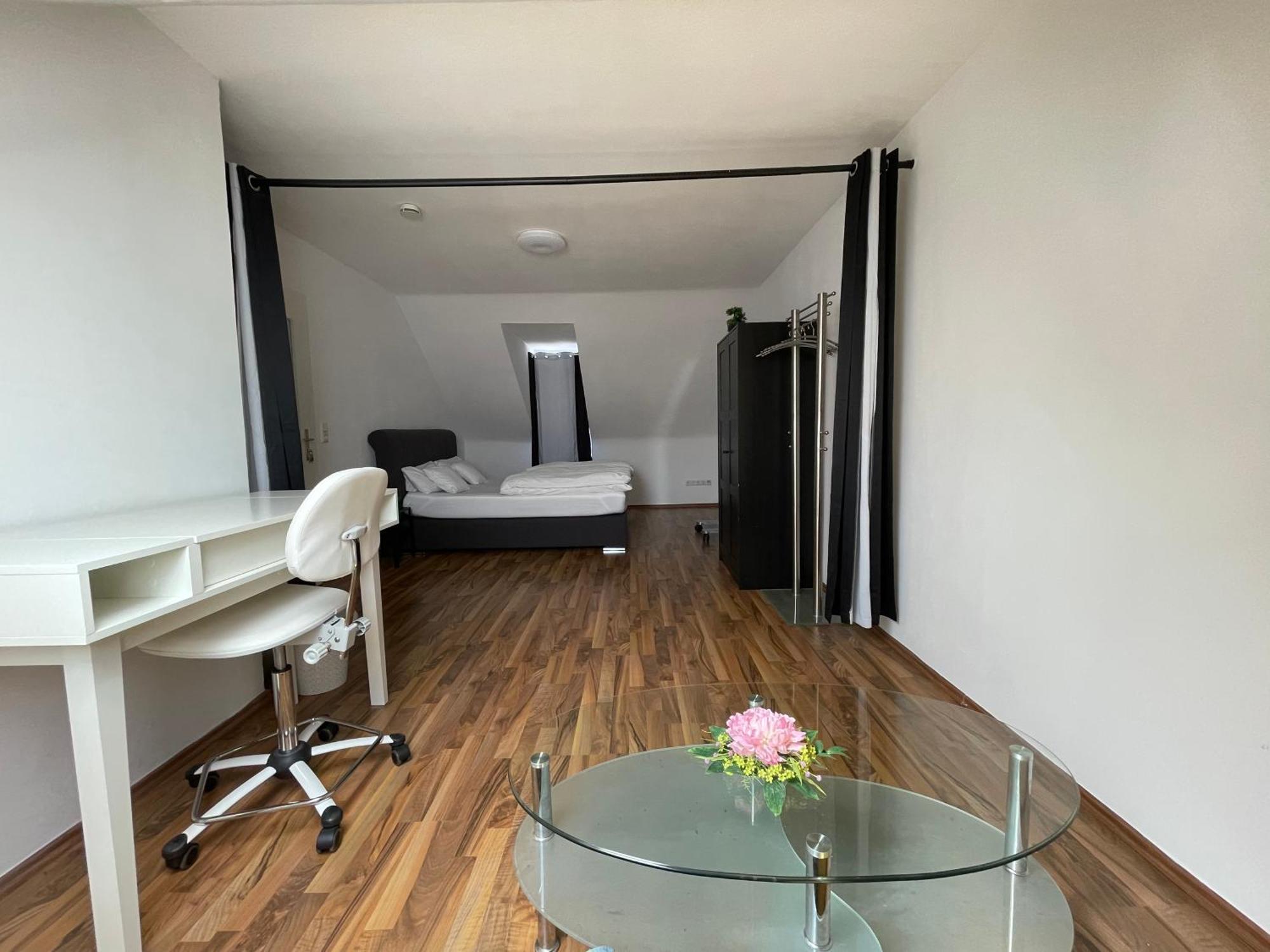 Geraeumige 3-Zimmer-Ferienwohnung Im Herzen Von Kassel Eksteriør billede